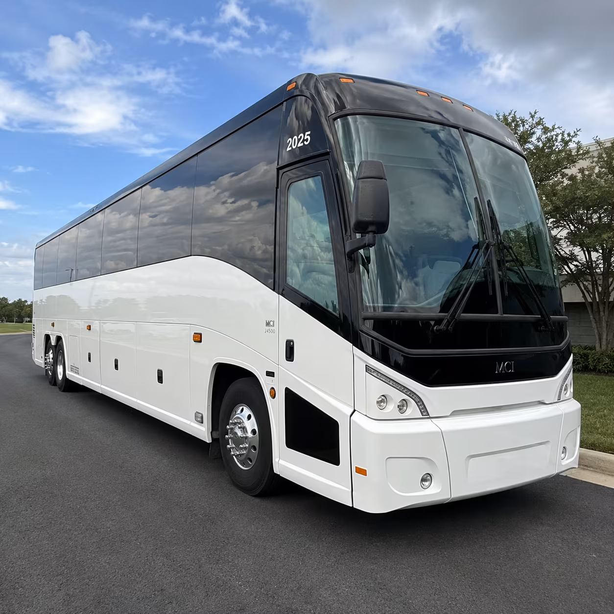 bus rentals for meriden employers along the i 91 and i 691 corridors