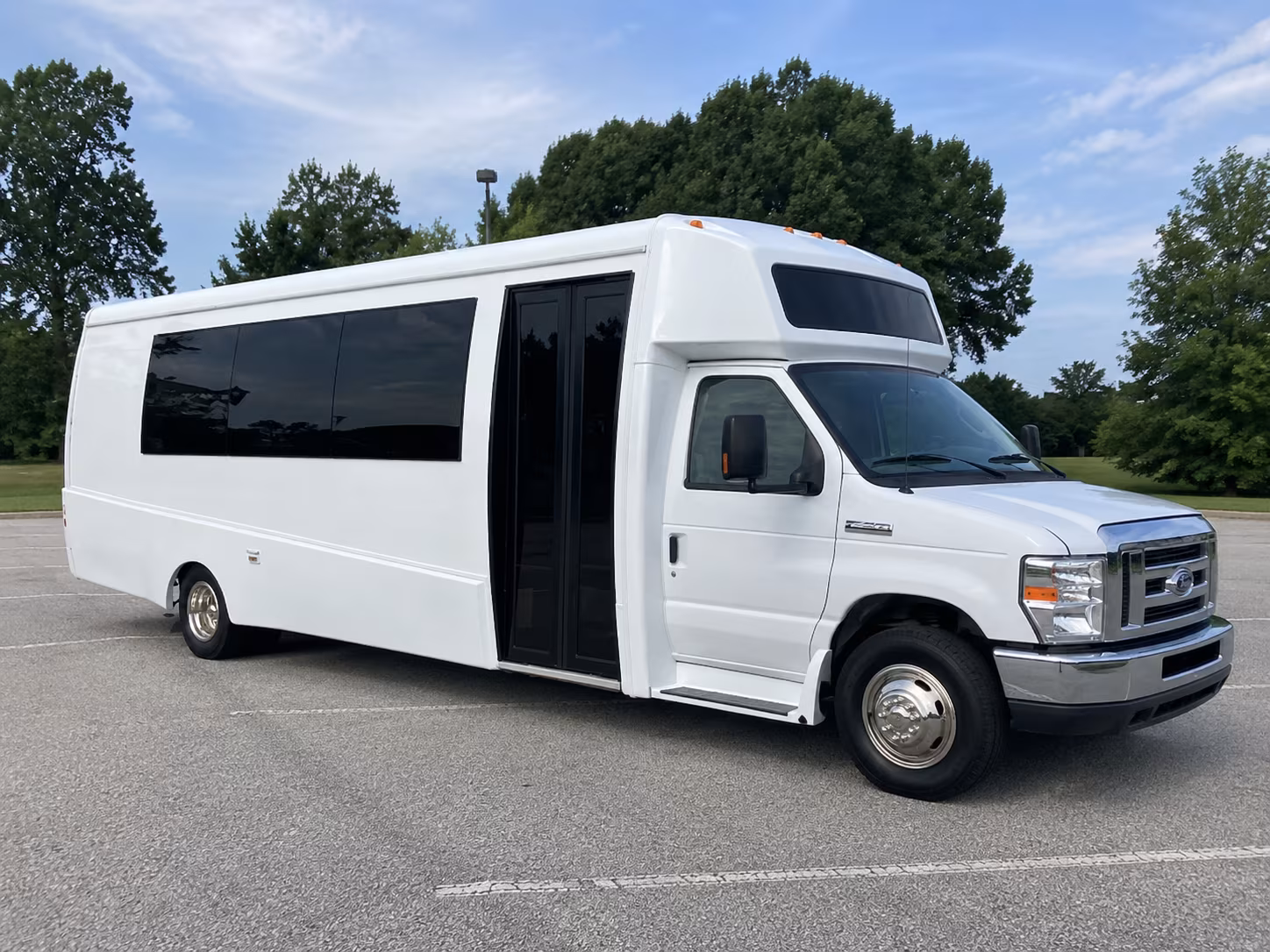 meriden 18 passenger party bus