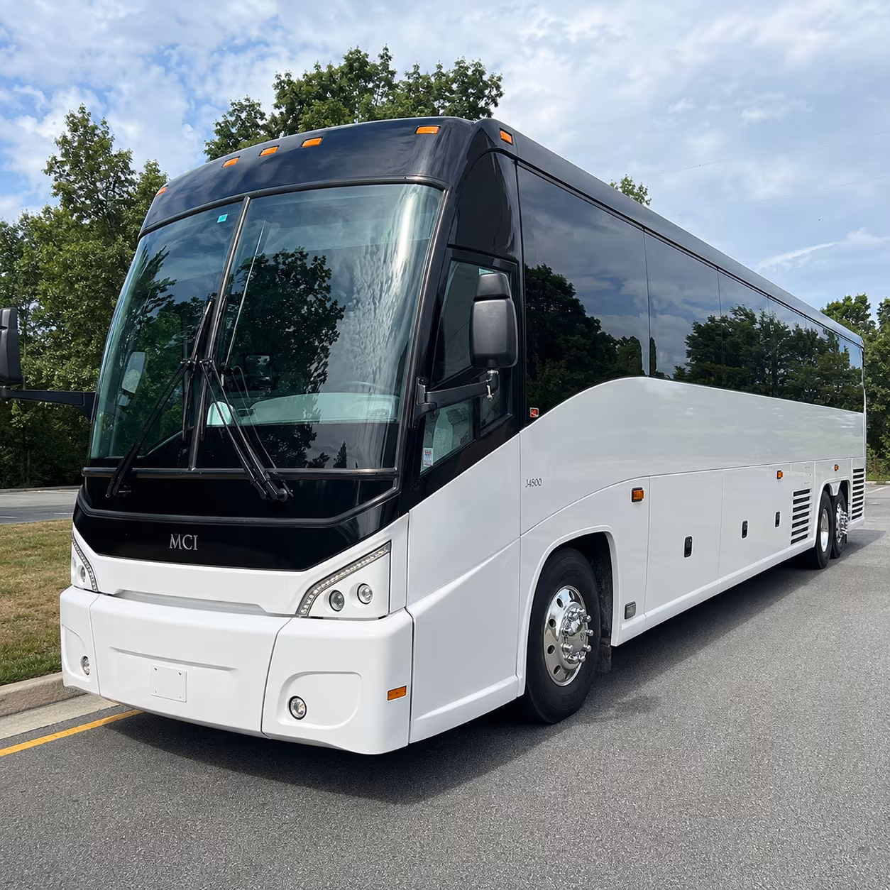 shuttle buses from meriden to tweed new haven regional airport hvn